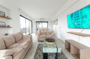 Modern And Sleek Apartment In Barrio Jara